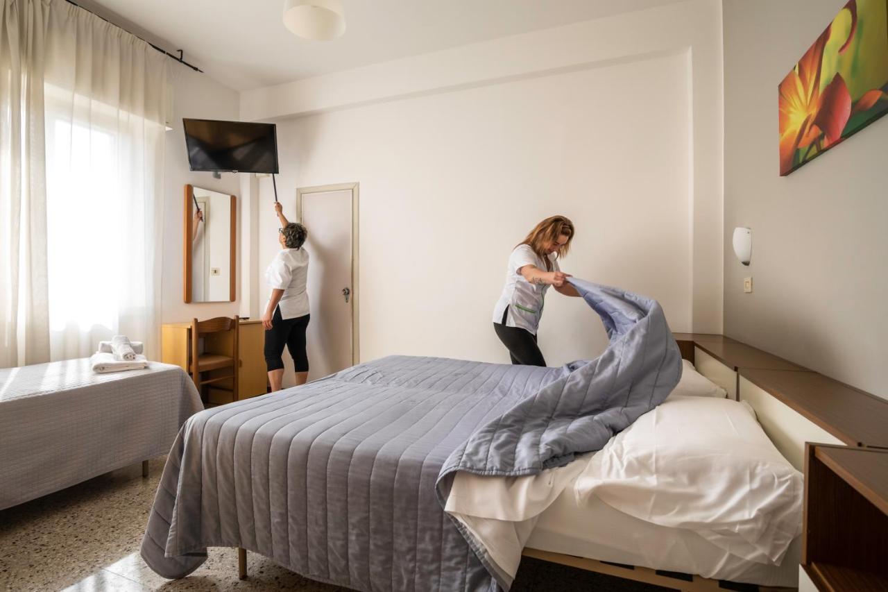 Hotel Ausonia B&B Ρίμινι Εξωτερικό φωτογραφία